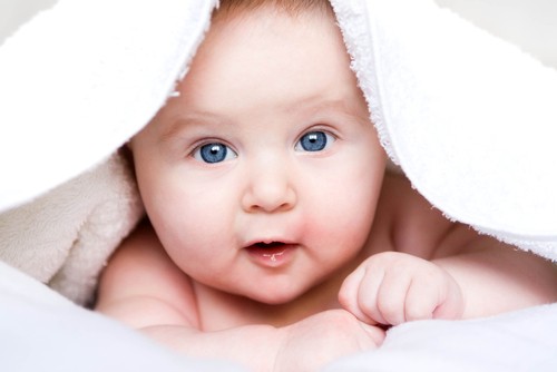 Първи грижи за новороденото у дома