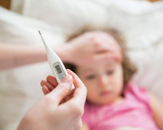 При първи симптоми на настинка и грип при деца веднага потърсете лекарска помощ