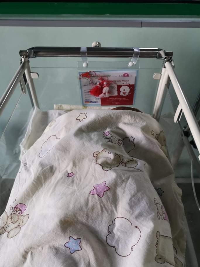 Мартенички от деца украсиха легълцата на бебетата в Неонатологично отделение на 