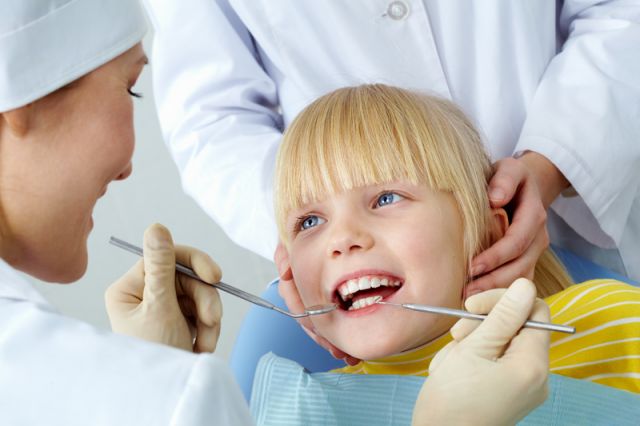 Безплатни стоматологични прегледи за деца през месец юни