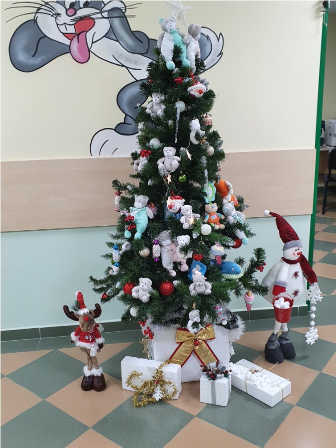 Коледното дърво на Радостта засия в Детско отделение на УМБАЛ 