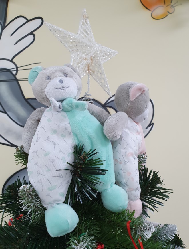 Коледното дърво на Радостта засия в Детско отделение на УМБАЛ 