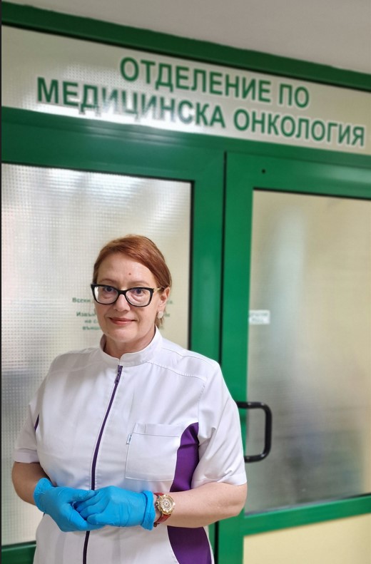 Антоанета Недевска, старша мед.сестра на Отделението по медицинска онкология в УМБАЛ „Софиямед“: Обичам професията си, никога не ми е тежала, въпреки тежките диагнози на пациентите, които лекуваме