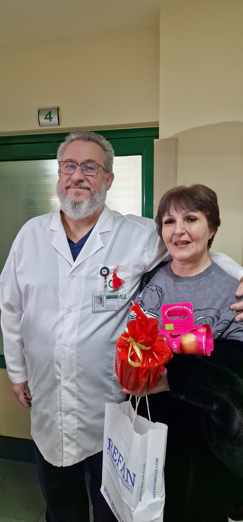 Подаръци и цветя в международния ден на жената за онкоболните пациенти в Отделението на „Софиямед“