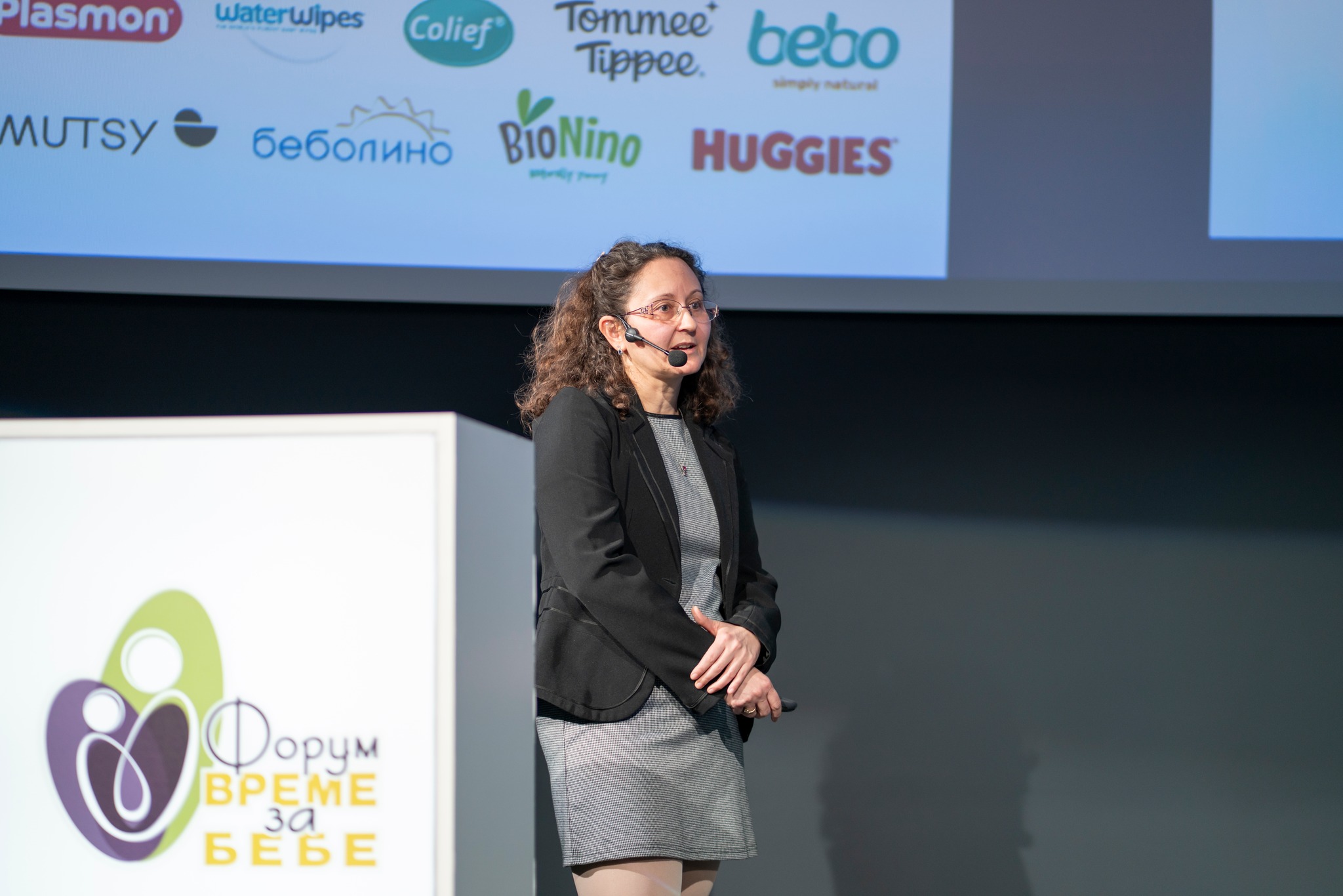 Специалисти от „Софиямед“ с ценни съвети за младите родителите - от коликите до храненето през първата годинка 