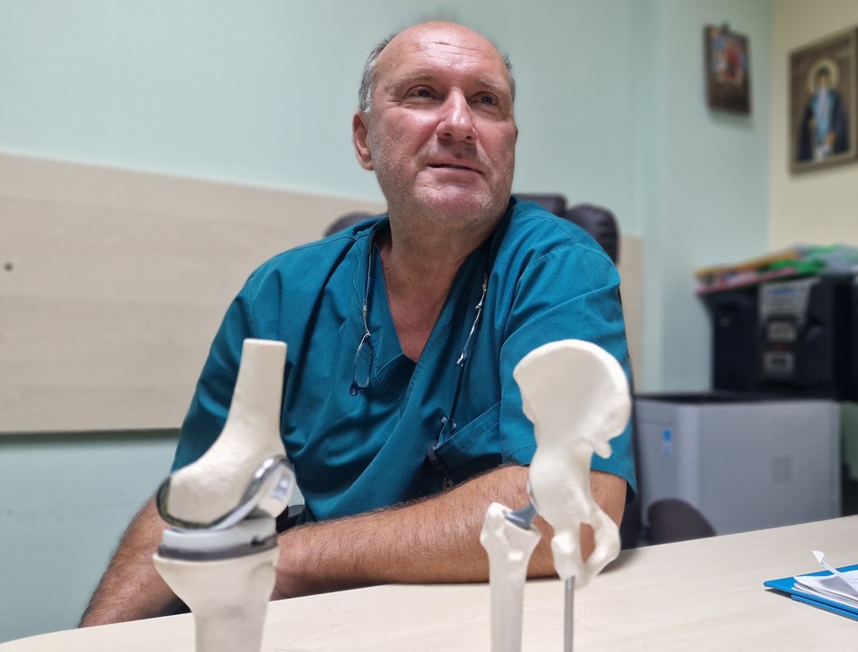 Доц. д-р Бисер Бончев, д.м, ортопед, УМБАЛ „Софиямед“: Роботизираното ендопротезиране на колянна става е най-иновативната технология в ортопедията