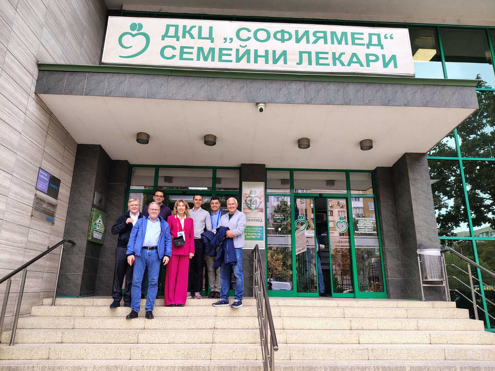 Международно признати експерти в хирургията на ръката бяха на посещение в „Софиямед“