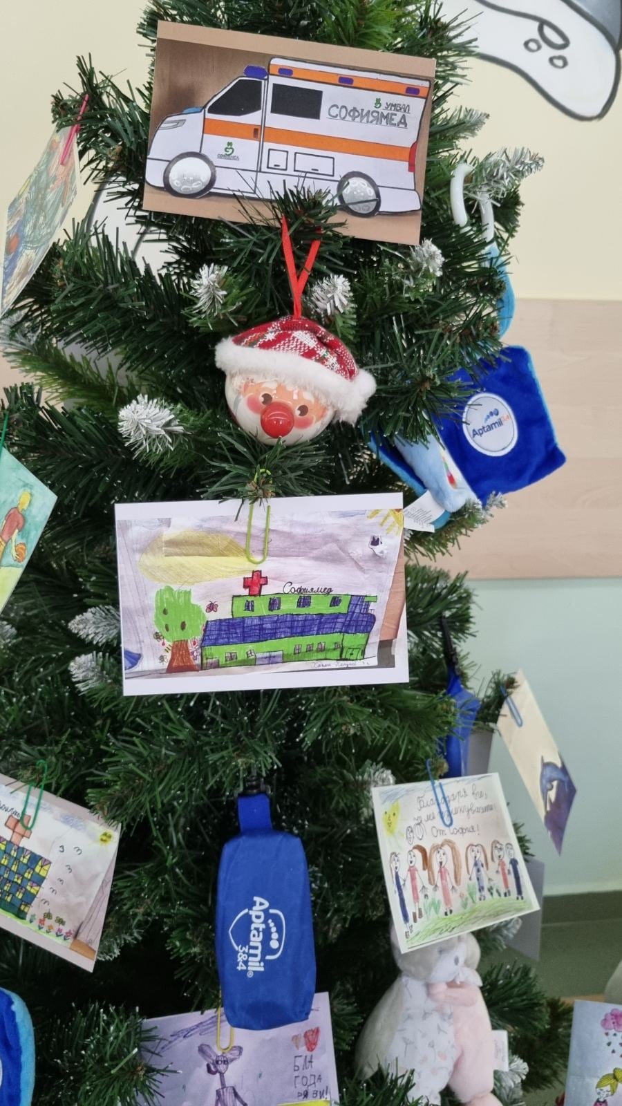 Дървото на Радостта засия днес в Детско отделение на УМБАЛ 