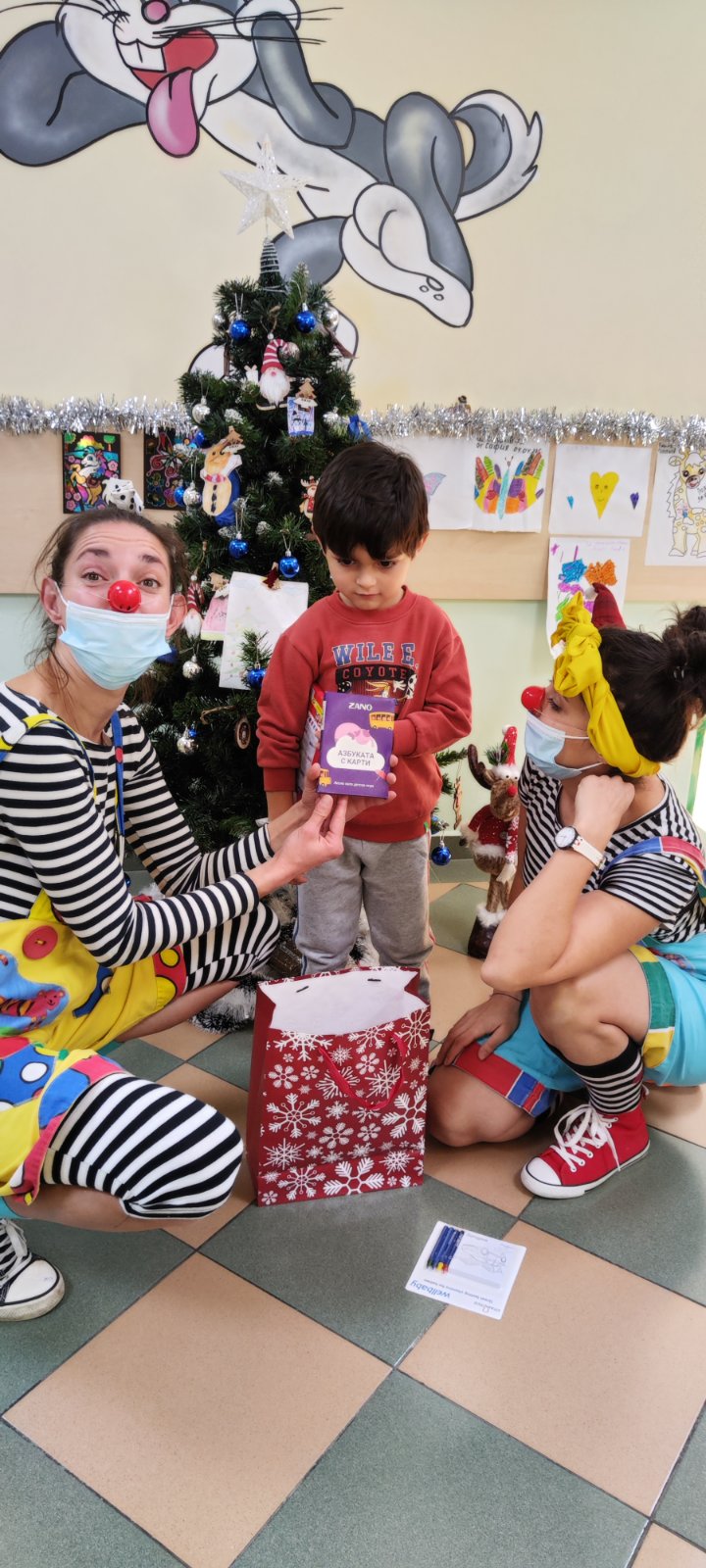 Подаръци и радостни деца в Детско отделение!