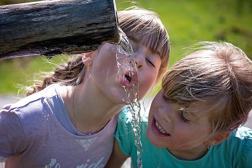 Хидратацията при децата – кои са полезните напитки и в какви количества