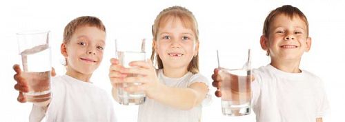 Колко вода трябва да пие детето?