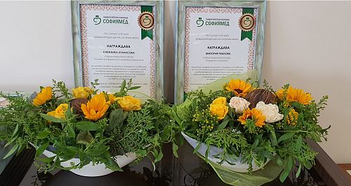 Цветя и грамоти за специалистите по здравни грижи в „Софиямед“ по случай 12 май