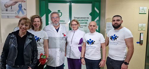 Подаръци и цветя в международния ден на жената за онкоболните пациенти в Отделението на „Софиямед“