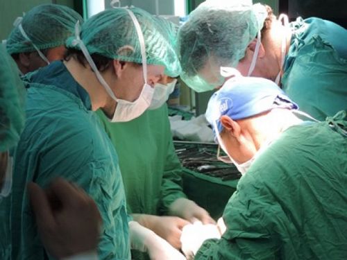 Ортопеди и хирурзи от болница „Софиямед“ спасиха живота на жена огромен тумор в областта на малкия таз