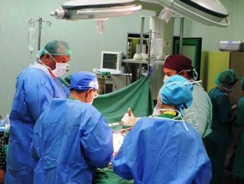 Лекарите от болница „Софиямед“ дадоха шанс за живот на 37г. мъж с рядък вид тумор